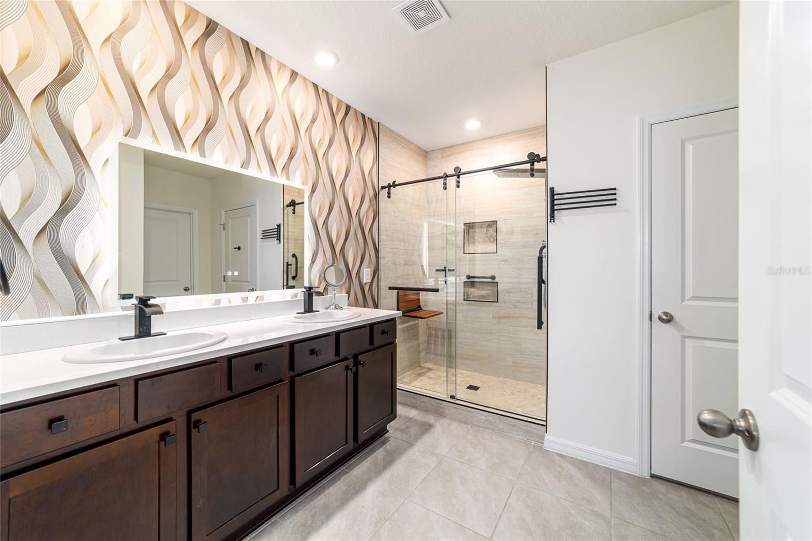 Image 18 of 40 For 13 Hickory Course Circle