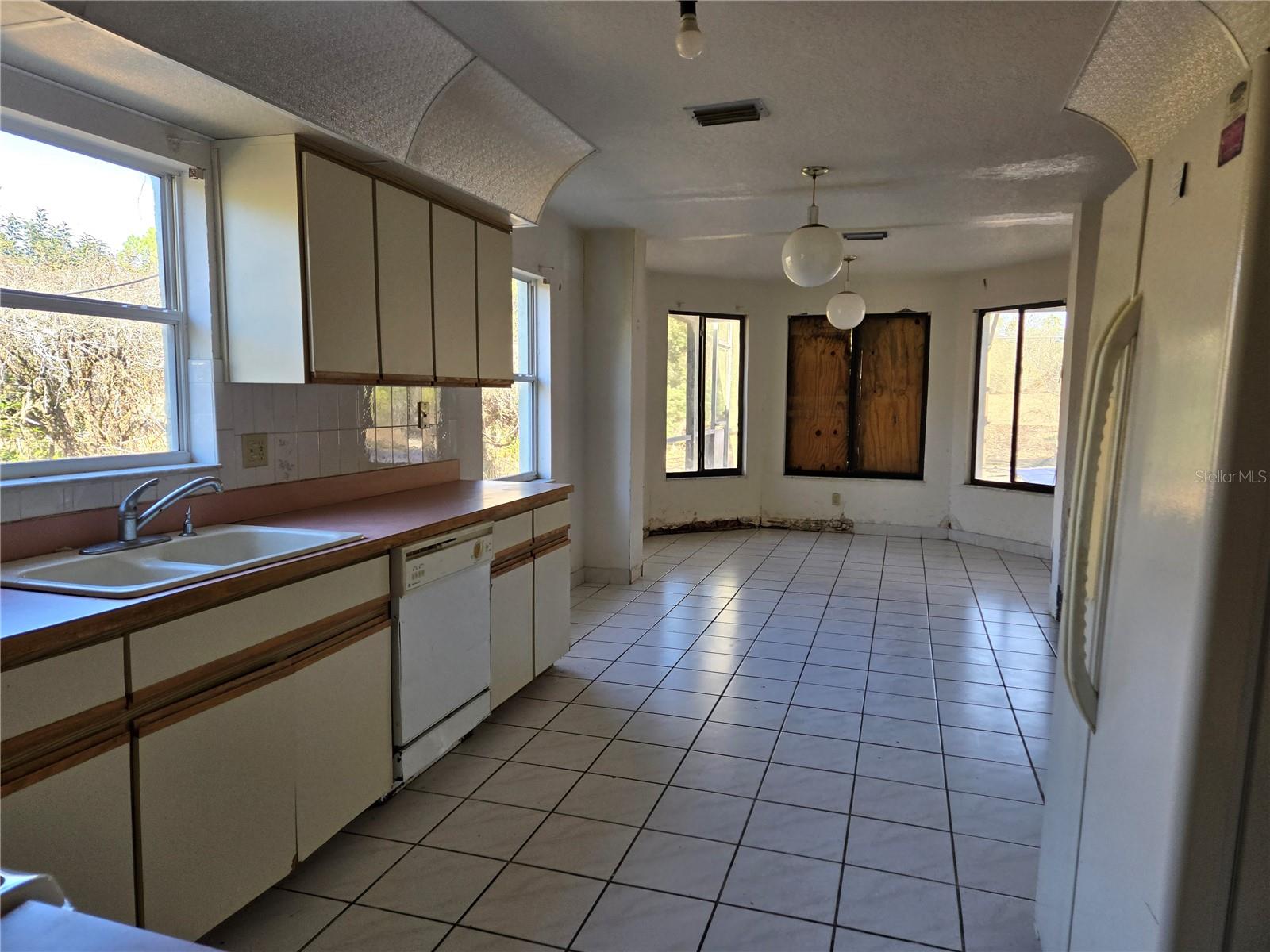 Image 16 of 31 For 2288 Evenglow Avenue