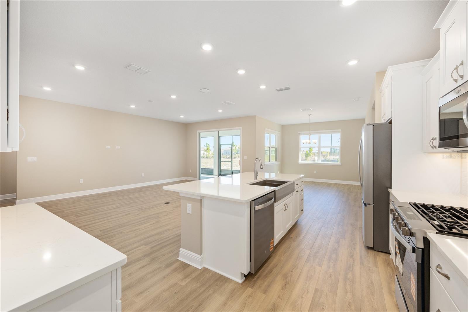 Image 21 of 40 For 10020 106th Circle