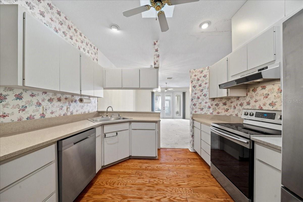 Image 9 of 36 For 6818 Queensbury Lane