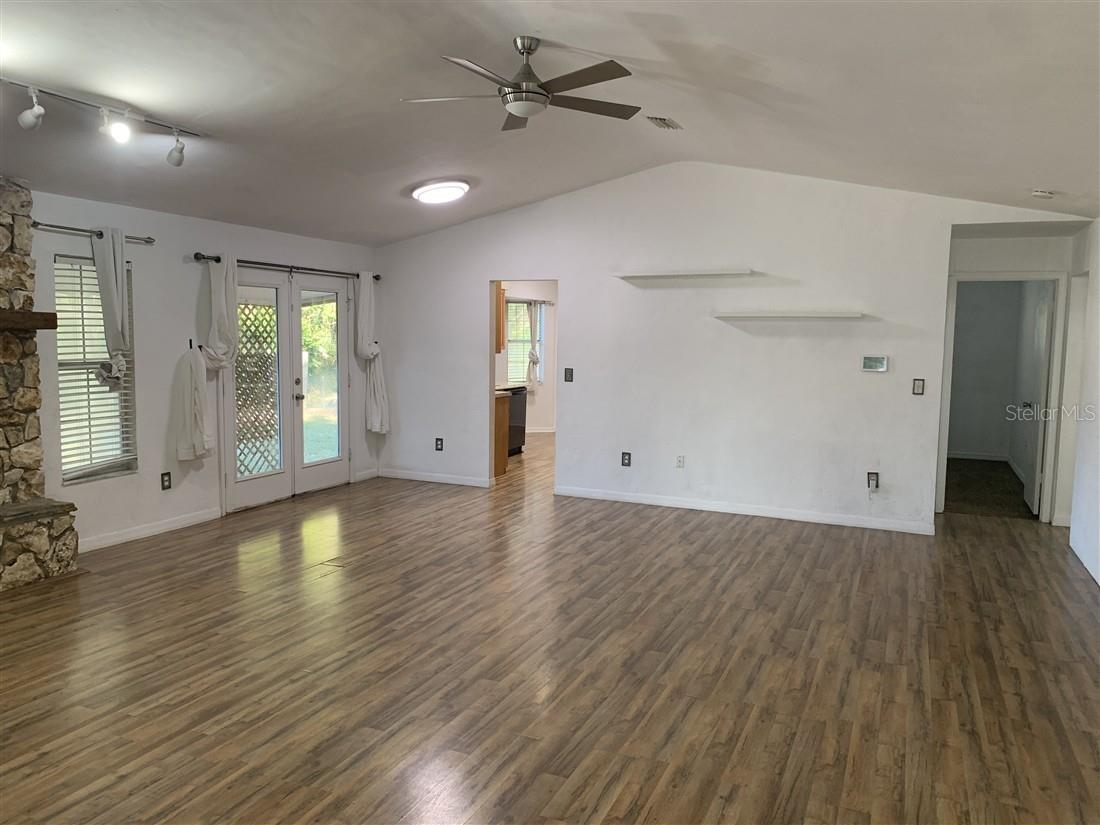 Image 7 of 34 For 4325 3rd Court