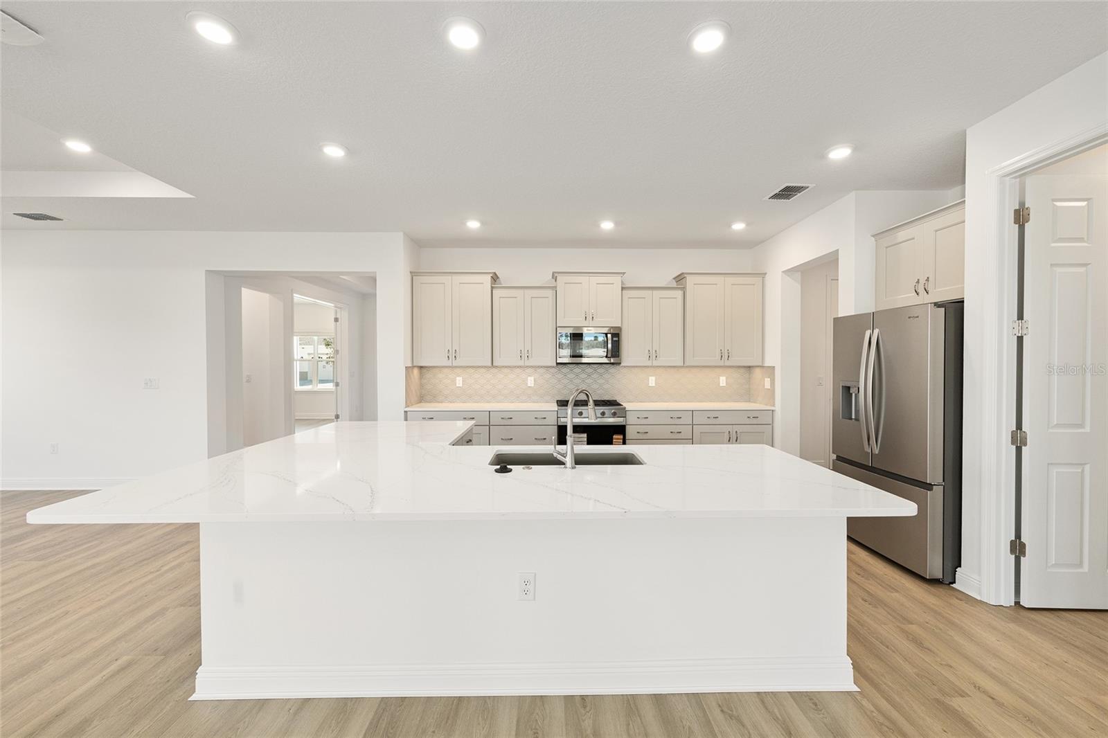 Image 22 of 46 For 9918 106th Circle