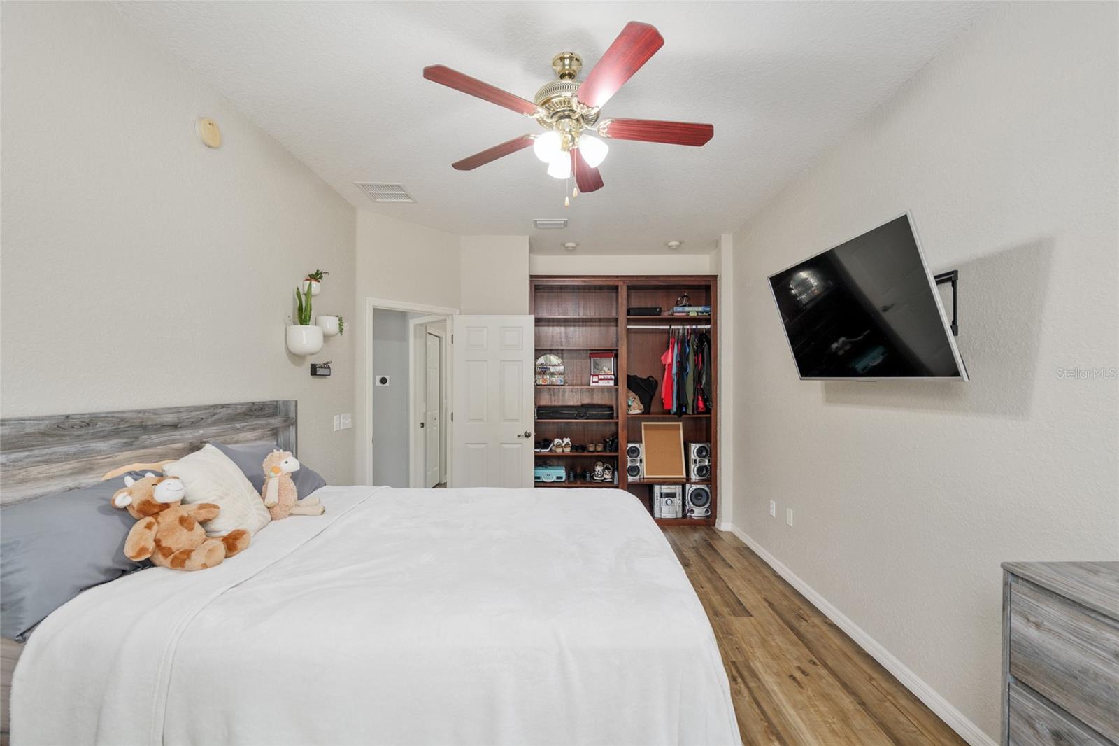 Image 27 of 50 For 19395 100th Loop