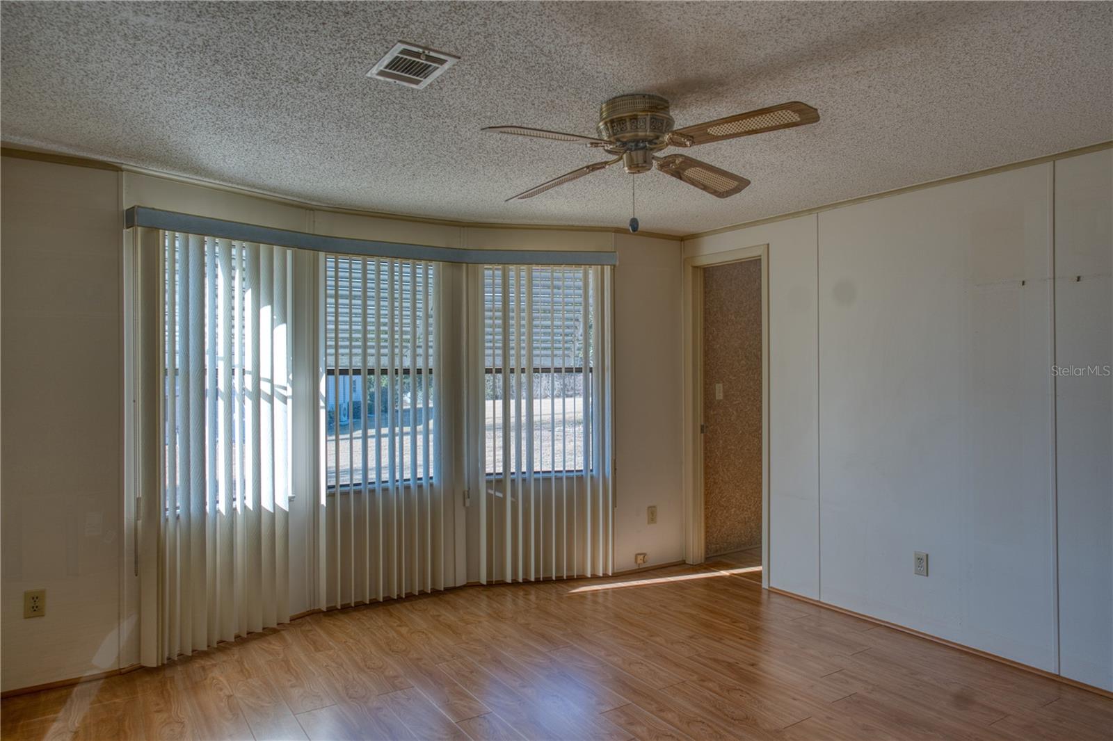 Image 19 of 25 For 1863 Schwartz Boulevard