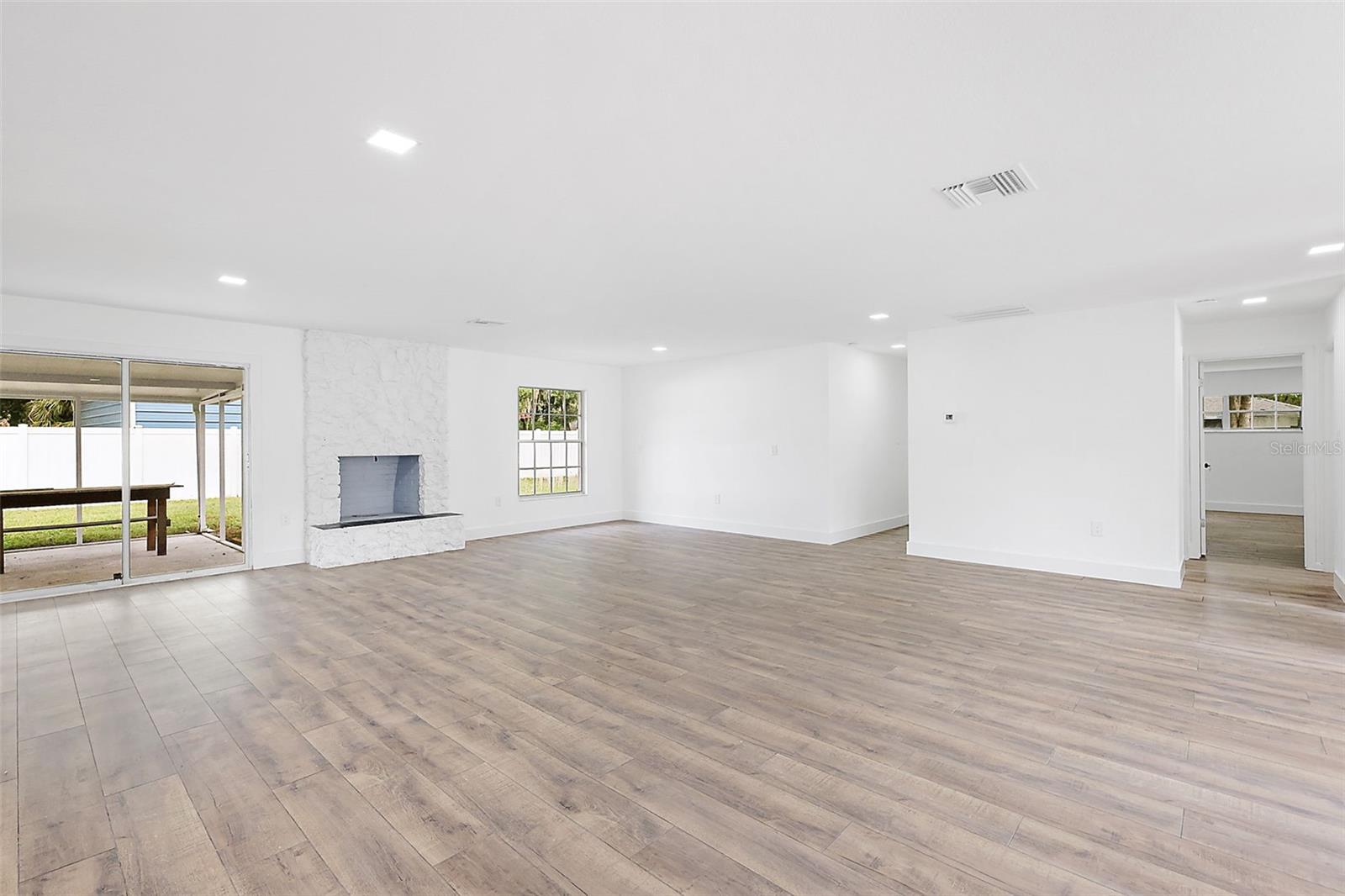 Image 21 of 31 For 1862 40th Court