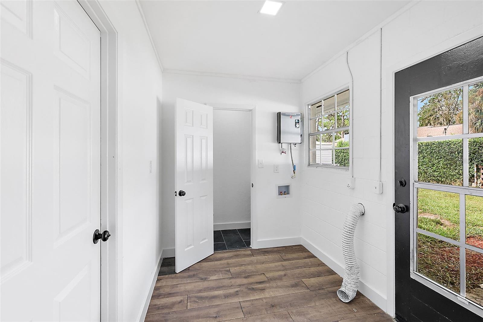 Image 24 of 31 For 1862 40th Court