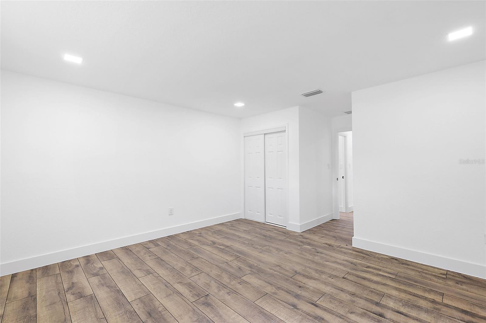 Image 6 of 31 For 1862 40th Court