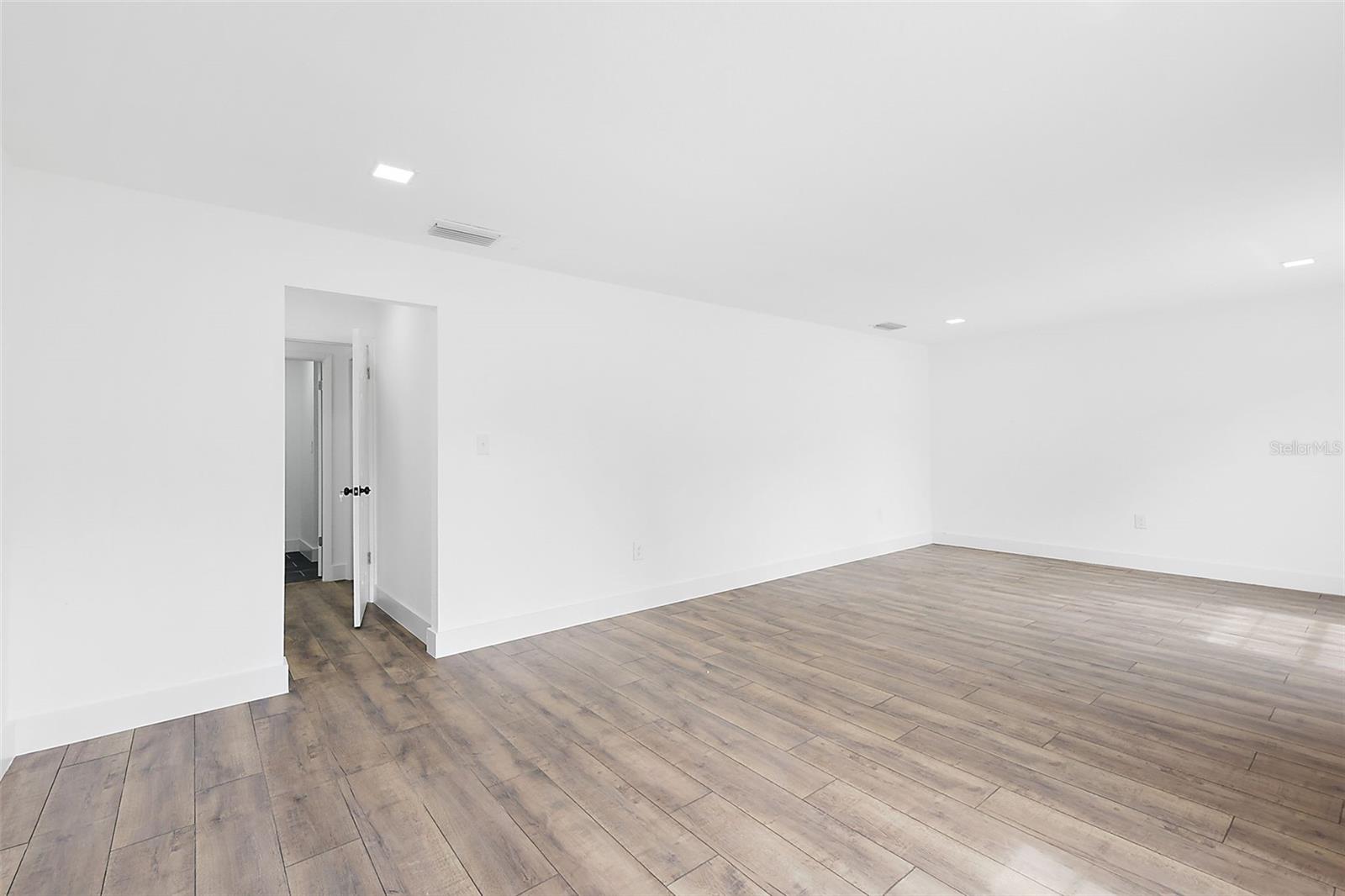 Image 8 of 31 For 1862 40th Court