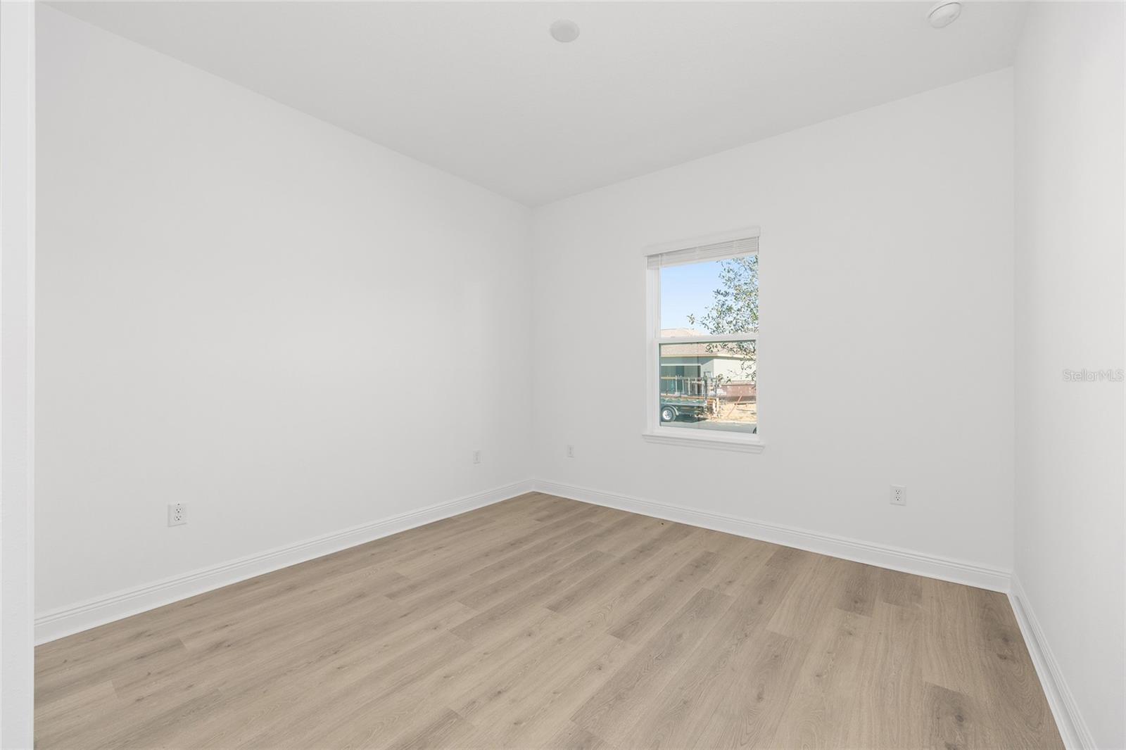 Image 12 of 38 For 10602 101st Lane Road