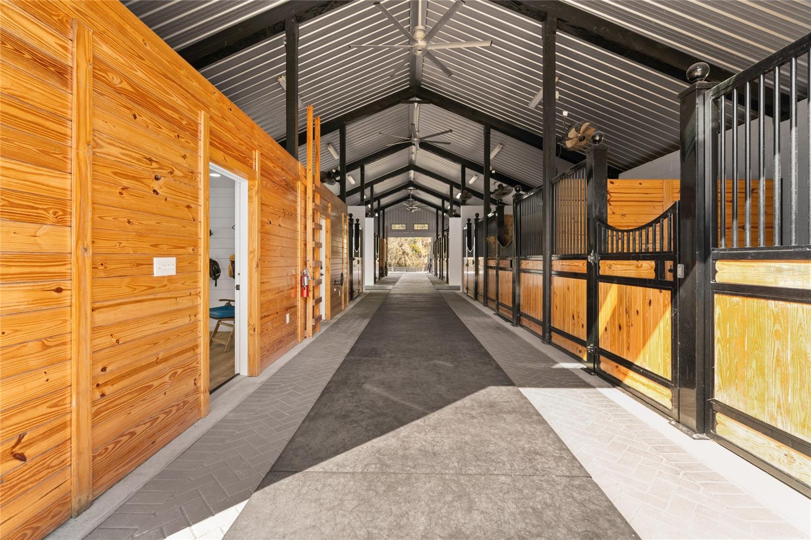 Listing photo id 11 for 12350 Nw Hwy 225 Hwy 225