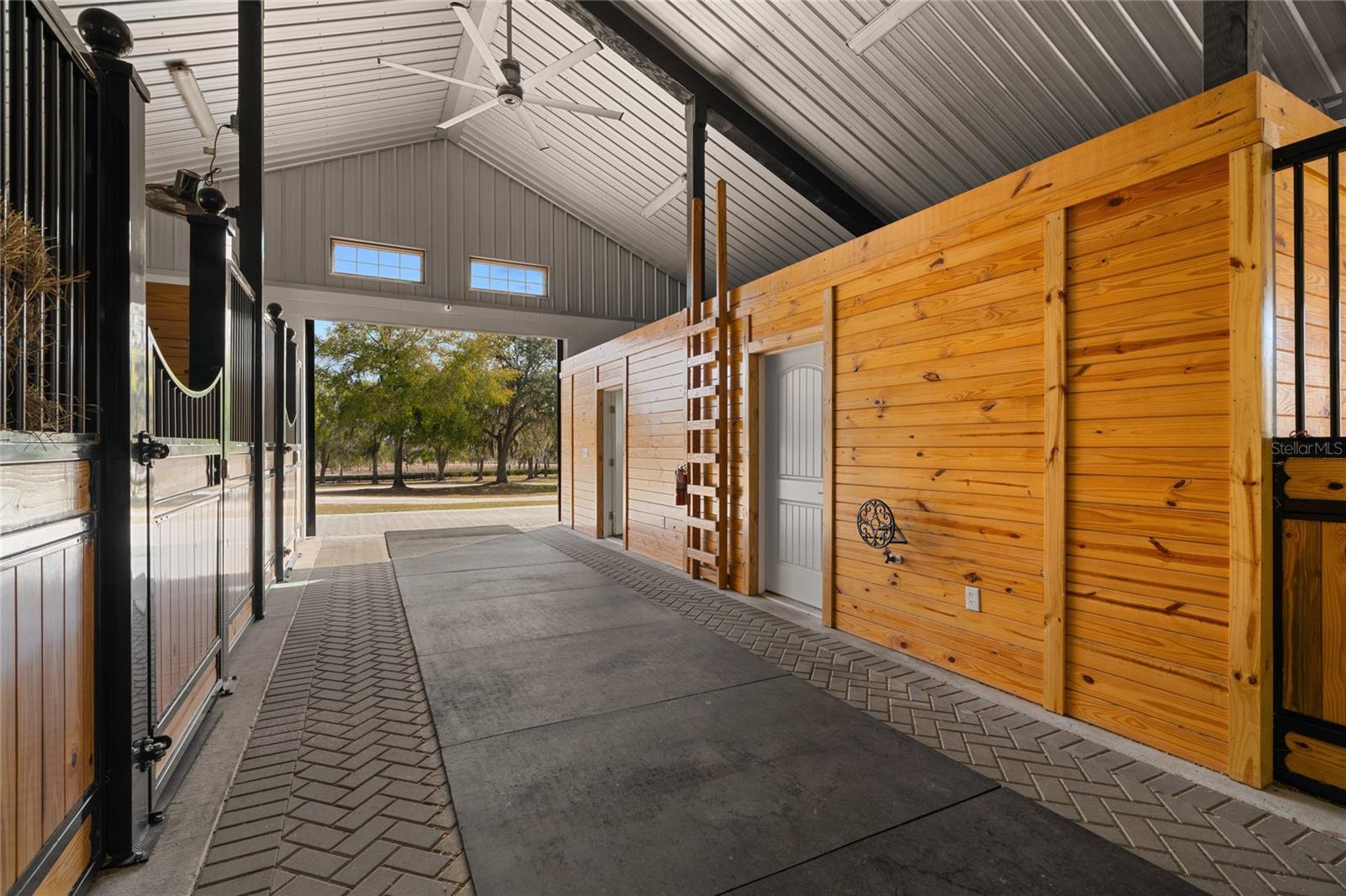 Listing photo id 14 for 12350 Nw Hwy 225 Hwy 225