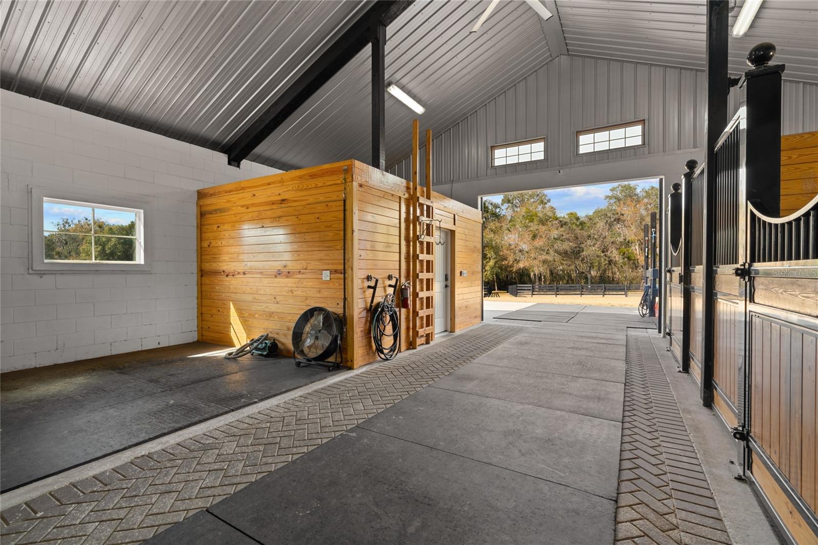 Listing photo id 15 for 12350 Nw Hwy 225 Hwy 225