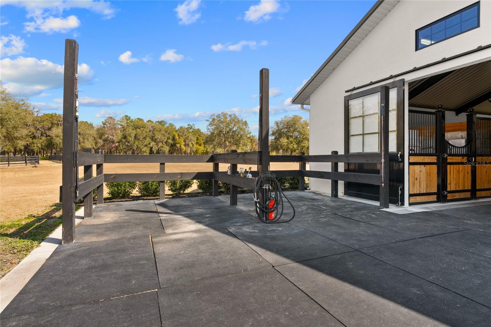 Listing photo id 17 for 12350 Nw Hwy 225 Hwy 225