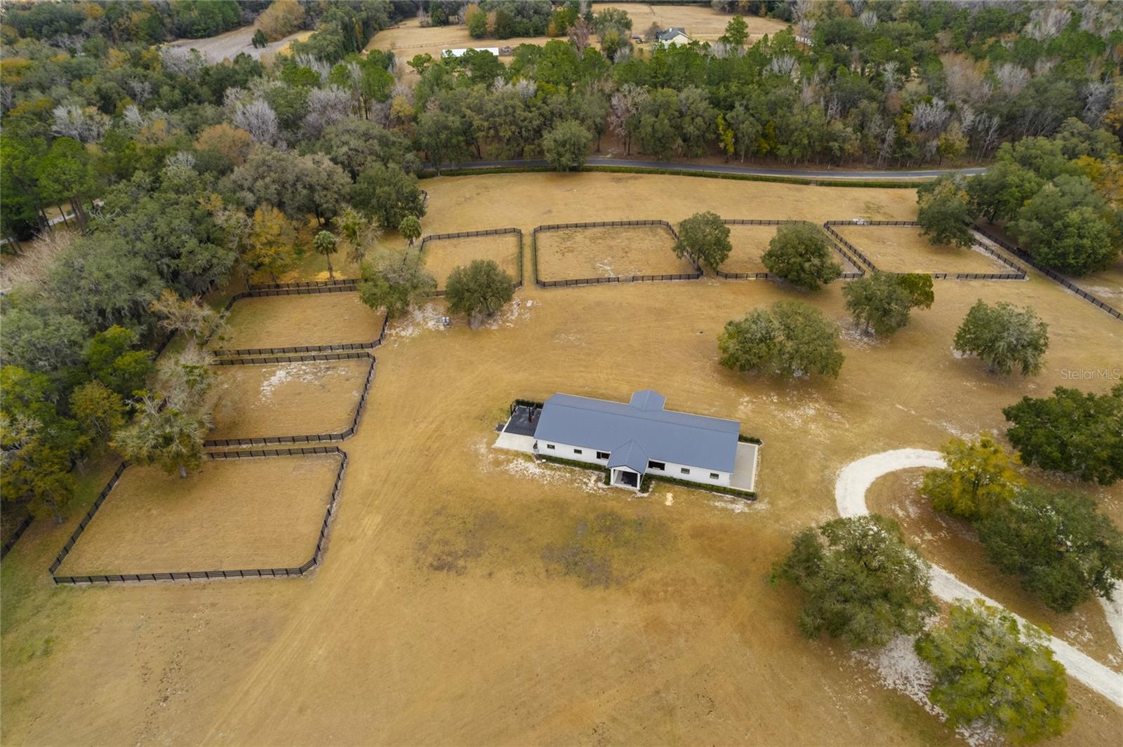 Listing photo id 86 for 12350 Nw Hwy 225 Hwy 225