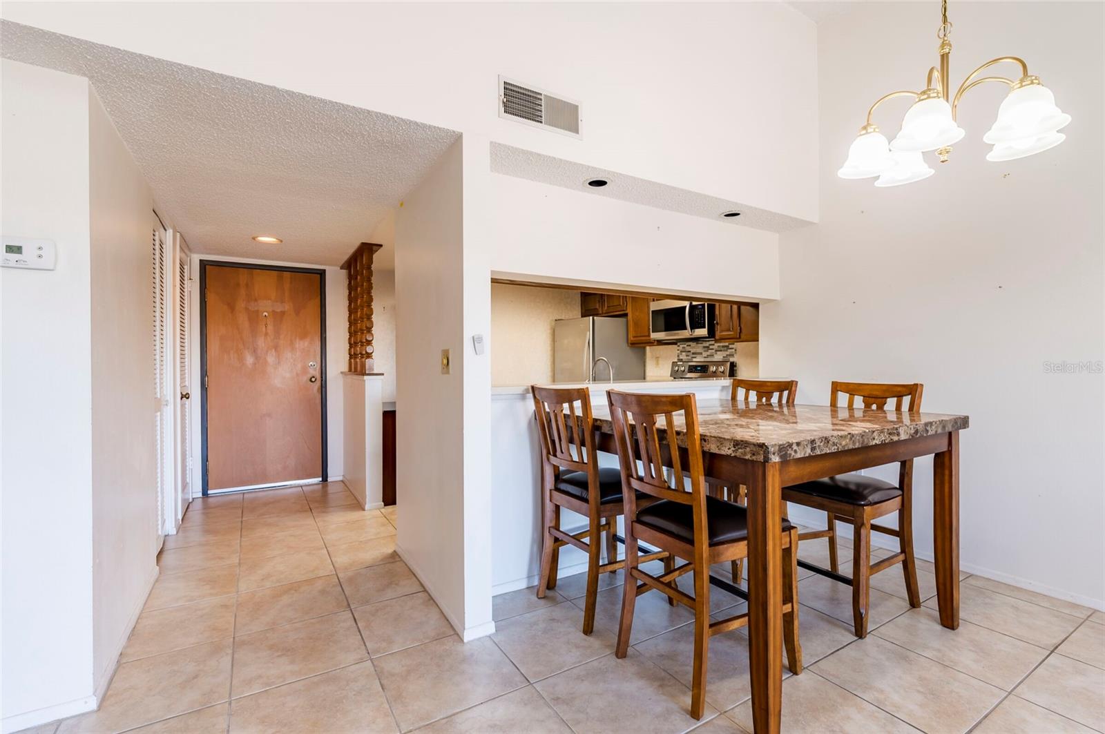 Image 4 of 32 For 2593 Countryside Boulevard 7307