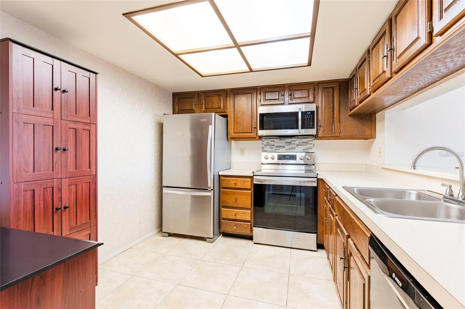 Image 6 of 32 For 2593 Countryside Boulevard 7307