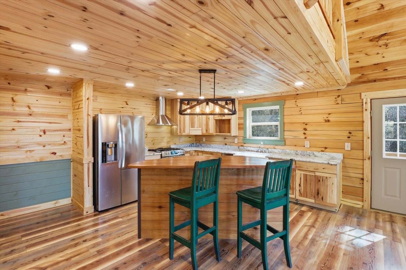 Listing photo id 13 for 8863 Evans Avenue