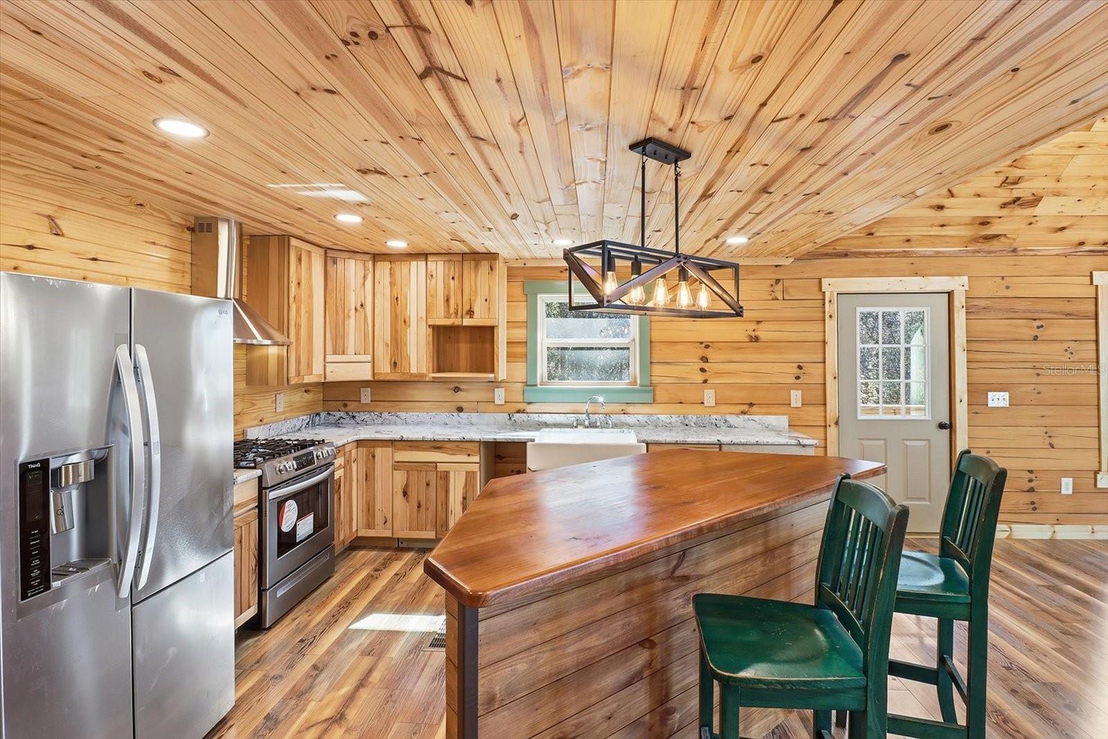 Listing photo id 14 for 8863 Evans Avenue