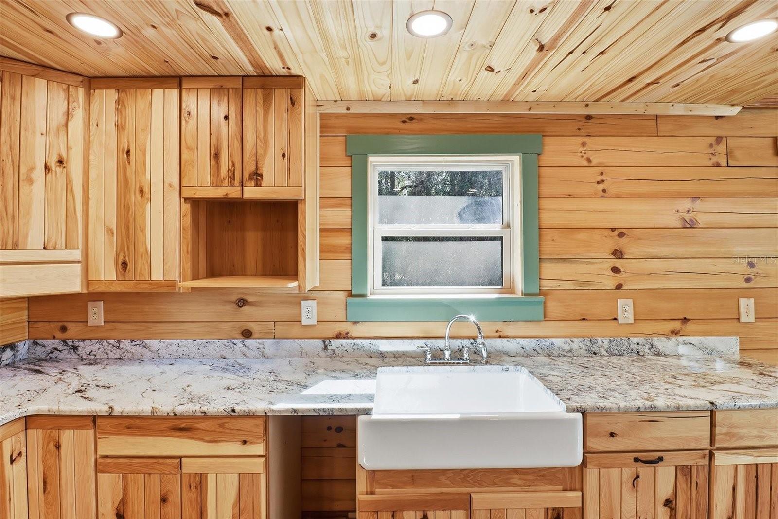 Listing photo id 16 for 8863 Evans Avenue