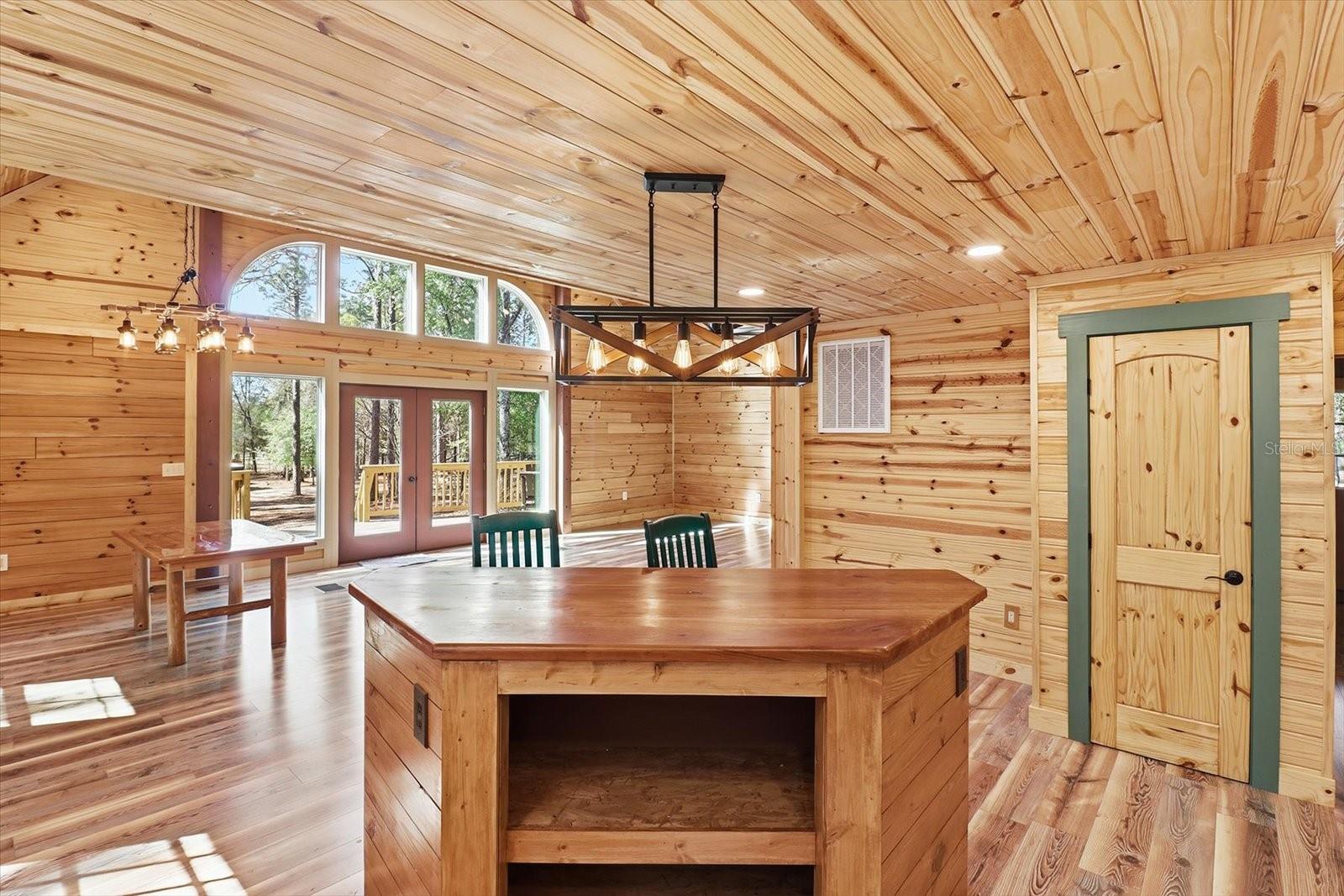 Listing photo id 17 for 8863 Evans Avenue