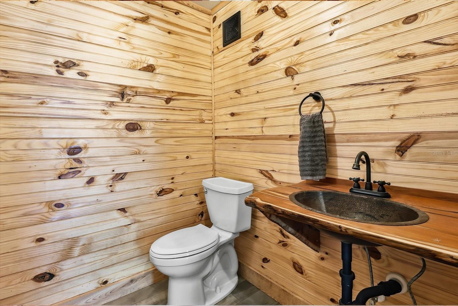 Listing photo id 18 for 8863 Evans Avenue