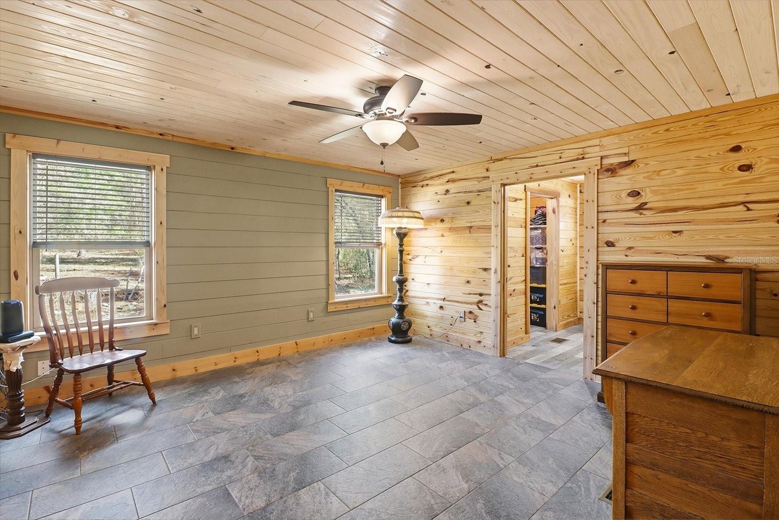 Listing photo id 20 for 8863 Evans Avenue