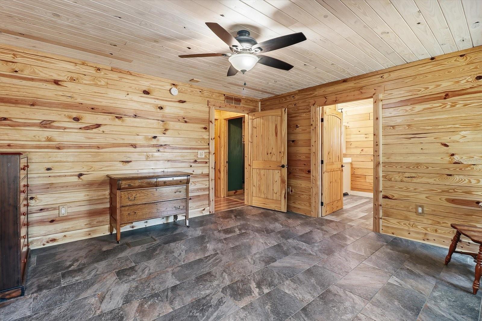 Listing photo id 21 for 8863 Evans Avenue