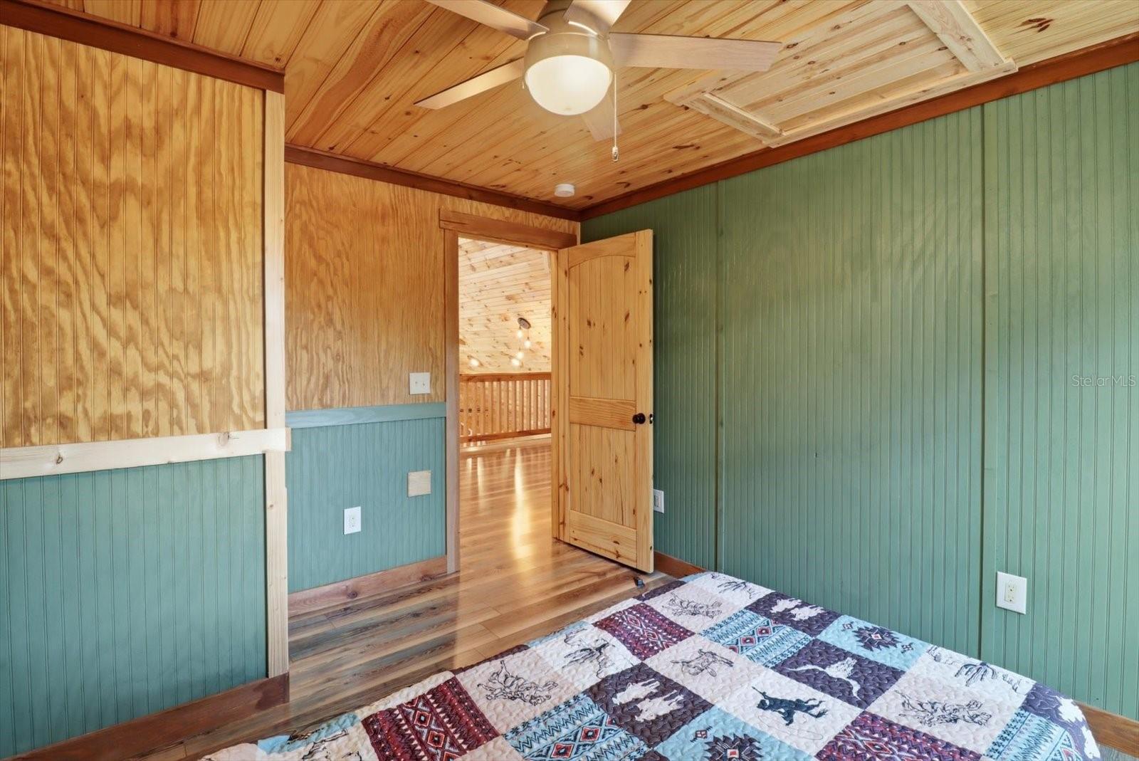 Listing photo id 32 for 8863 Evans Avenue