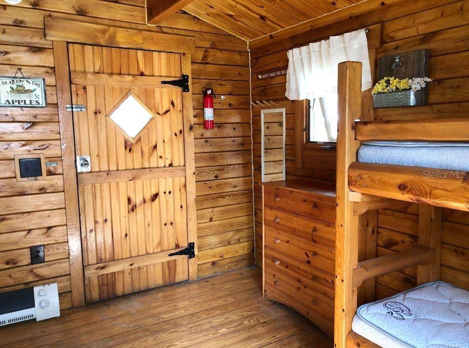 Listing photo id 44 for 8863 Evans Avenue