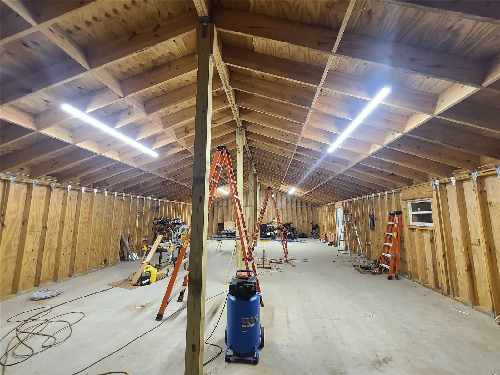 Listing photo id 46 for 8863 Evans Avenue