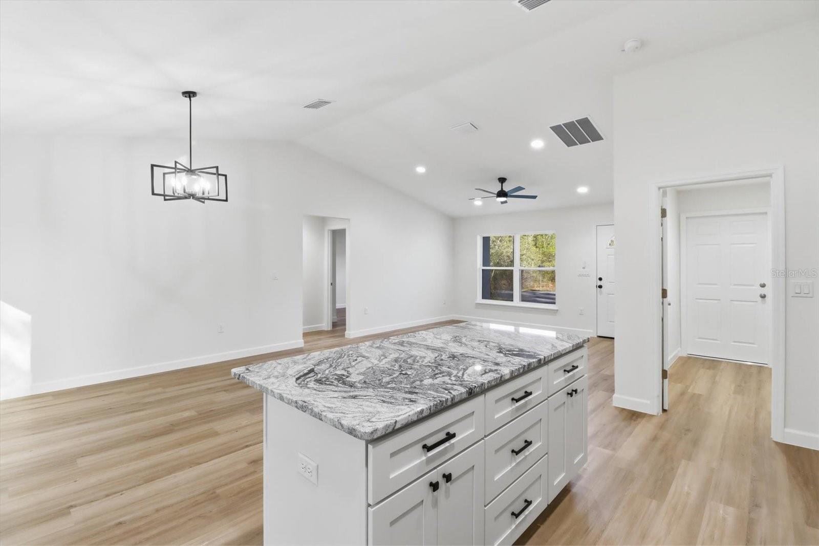 Listing photo id 15 for 2992 Camilo Drive