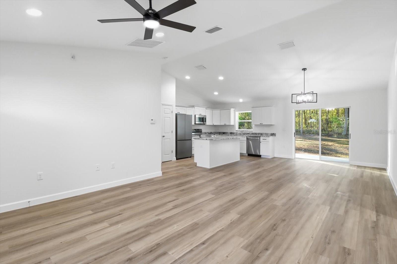 Listing photo id 7 for 2992 Camilo Drive