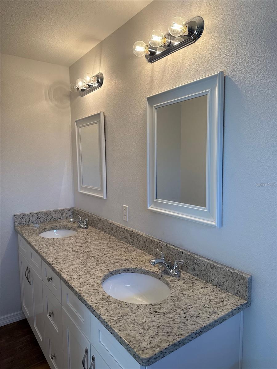 Image 28 of 38 For 4000 139th Street Road