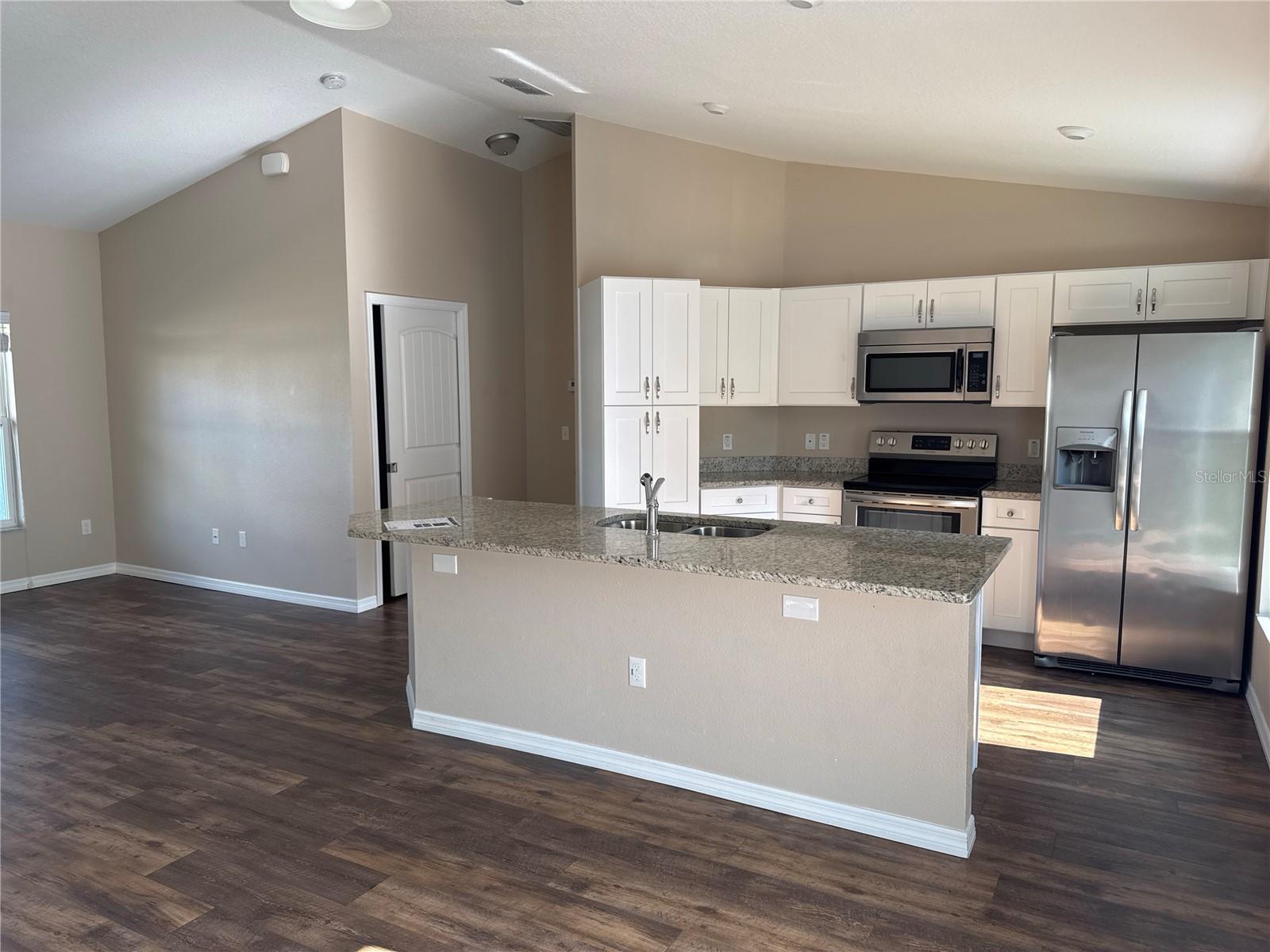 Image 3 of 38 For 4000 139th Street Road