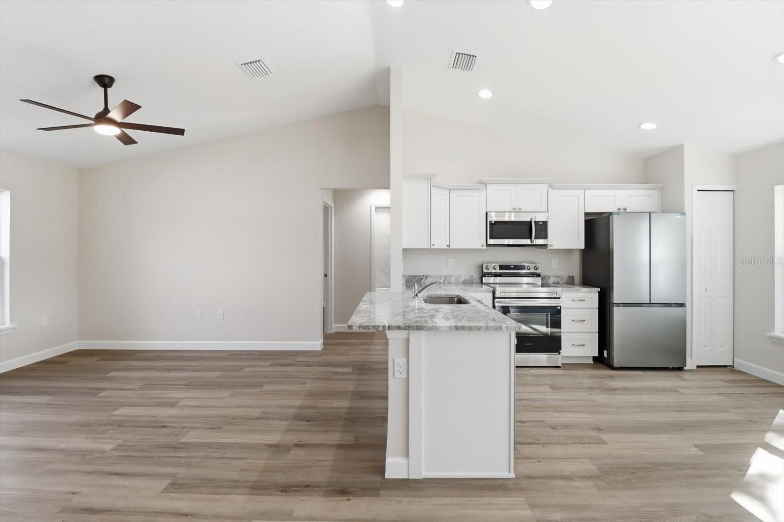 Listing photo id 12 for 2980 Camilo Drive