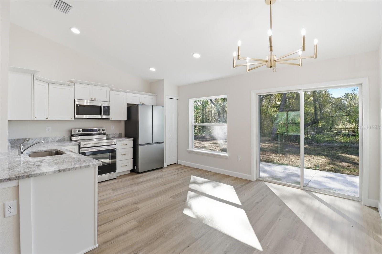 Listing photo id 14 for 2980 Camilo Drive