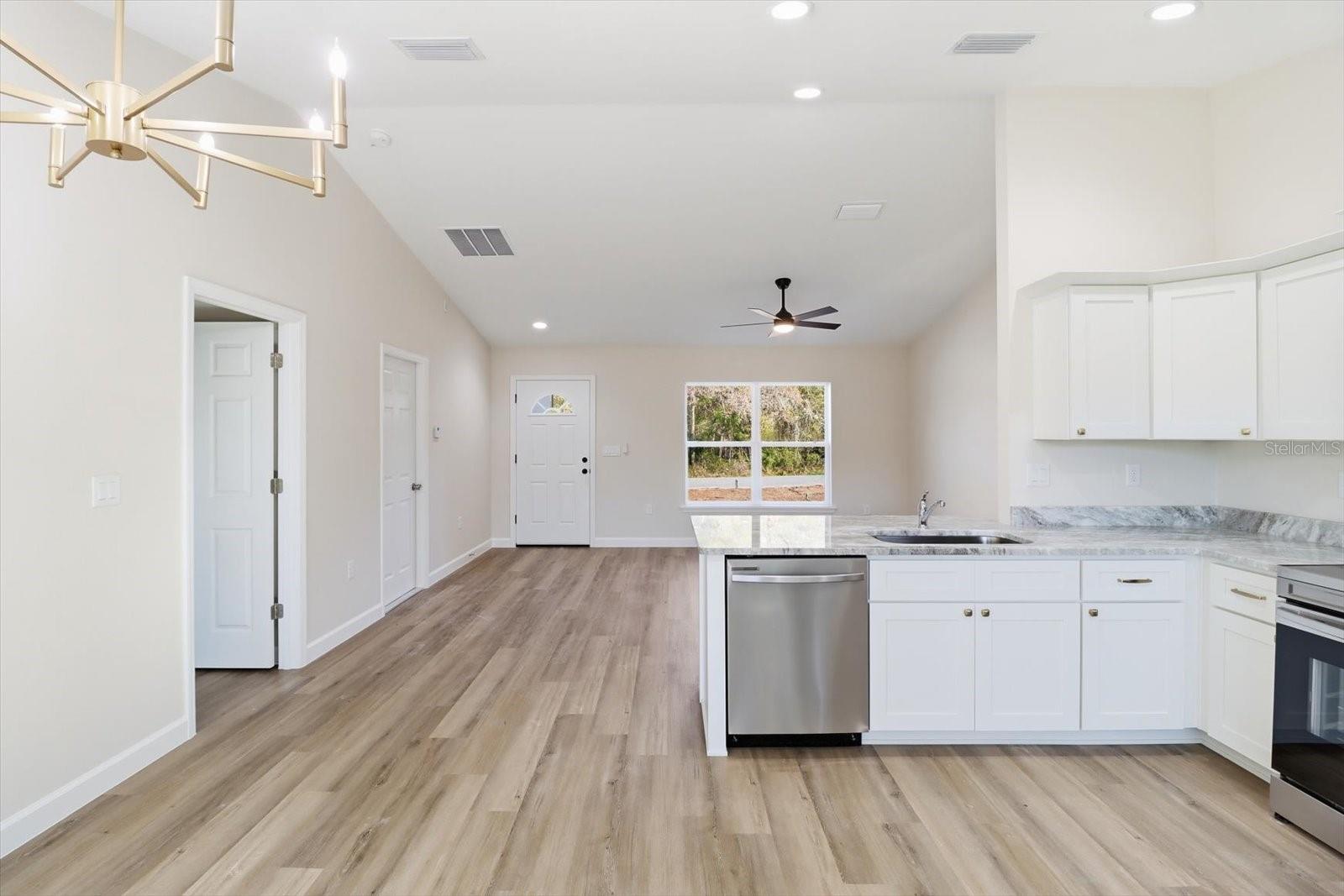 Listing photo id 17 for 2980 Camilo Drive