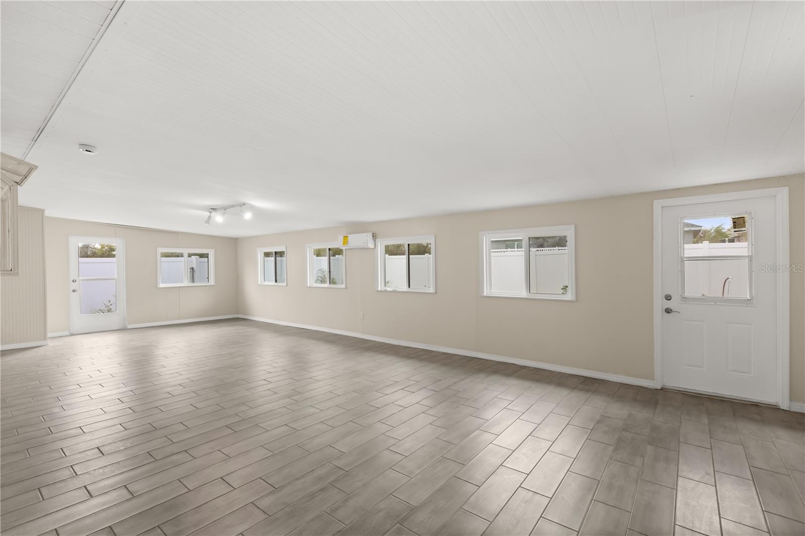 Image 14 of 34 For 15690 46th Circle