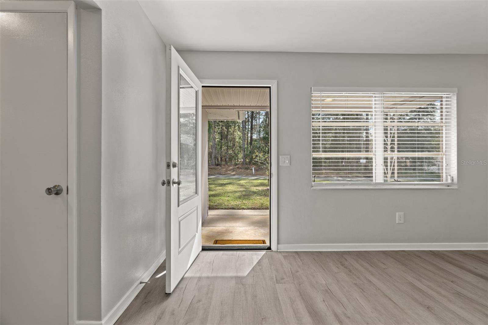 Image 11 of 38 For 410 Daisy Lane