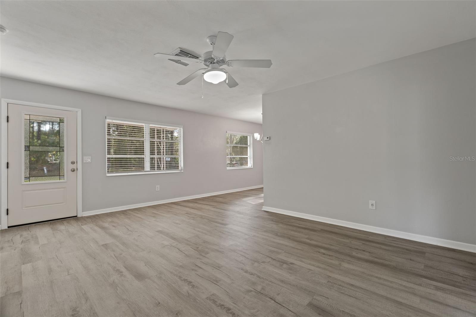 Image 13 of 38 For 410 Daisy Lane