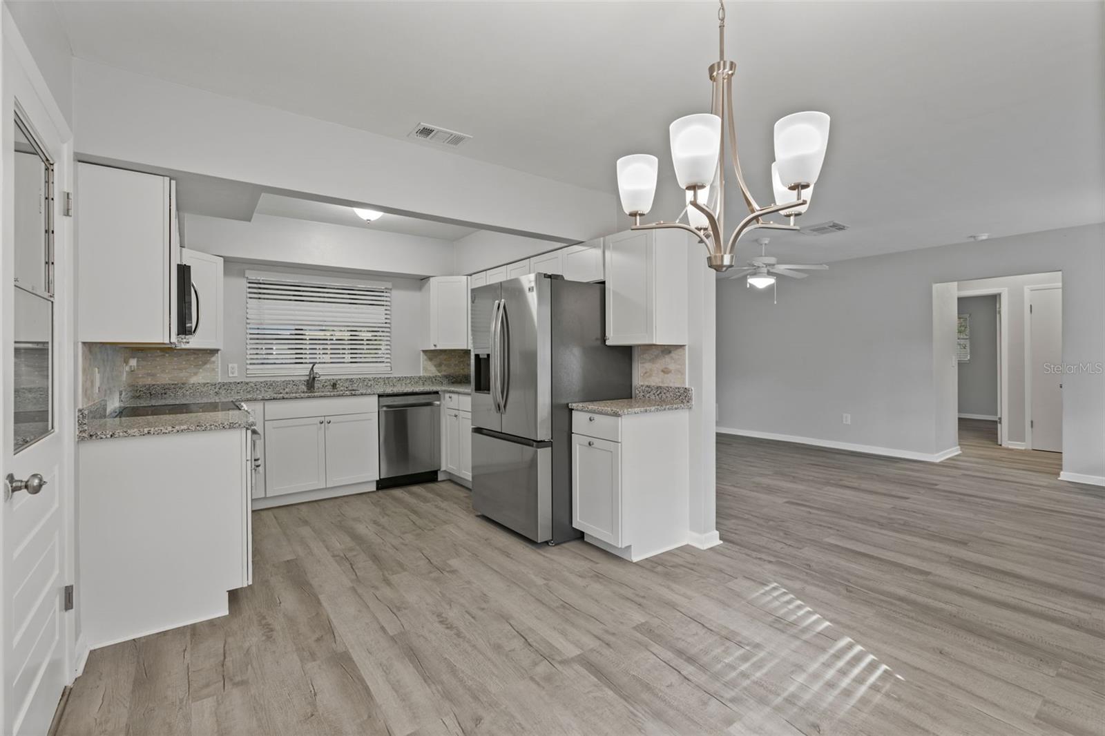 Image 15 of 38 For 410 Daisy Lane