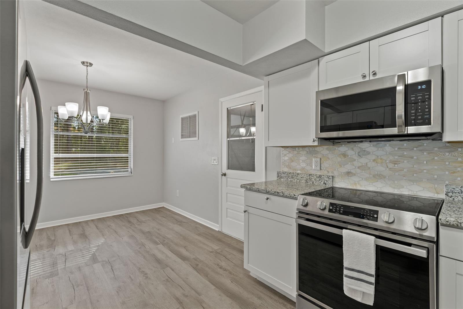 Image 17 of 38 For 410 Daisy Lane