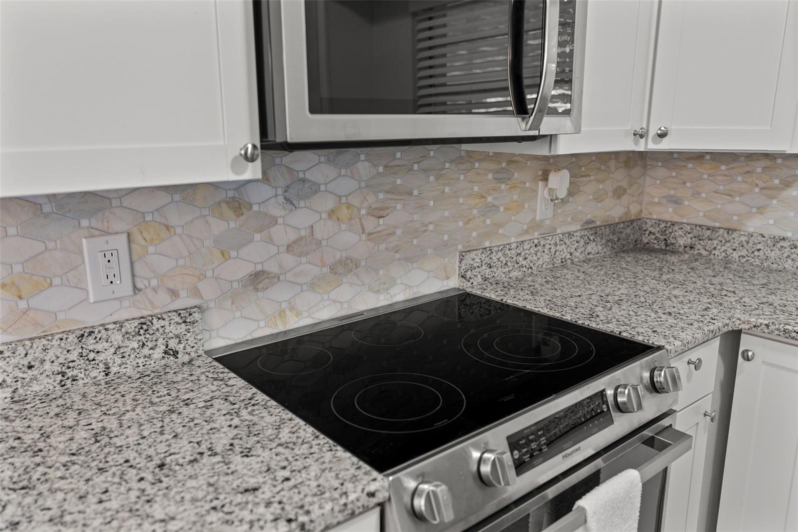 Image 18 of 38 For 410 Daisy Lane