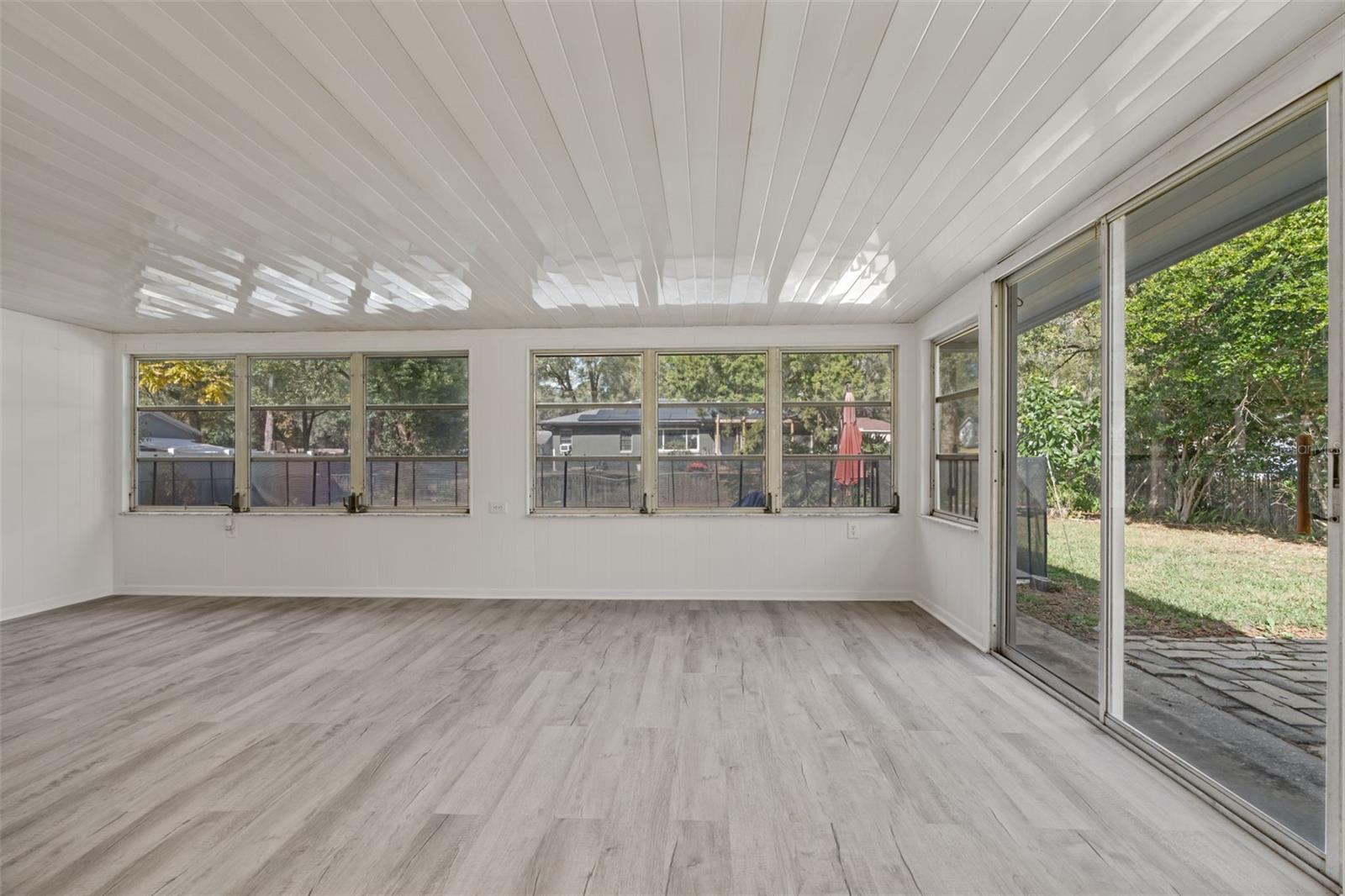 Image 19 of 38 For 410 Daisy Lane