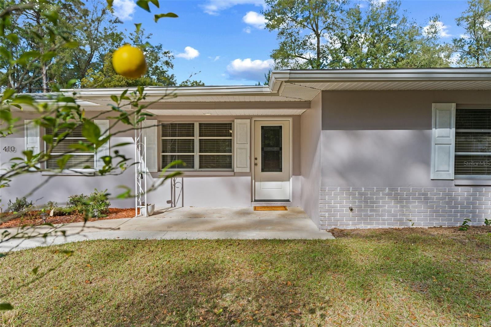 Image 2 of 38 For 410 Daisy Lane