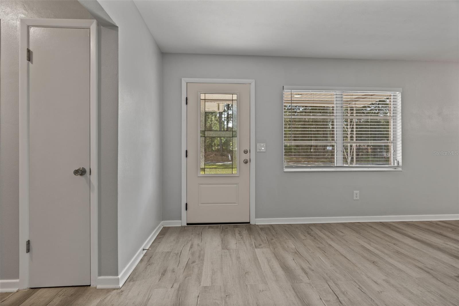 Image 21 of 38 For 410 Daisy Lane