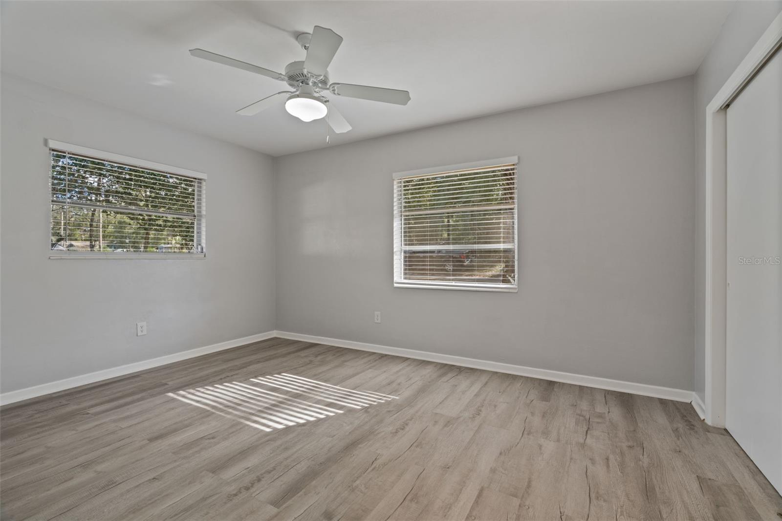 Image 22 of 38 For 410 Daisy Lane