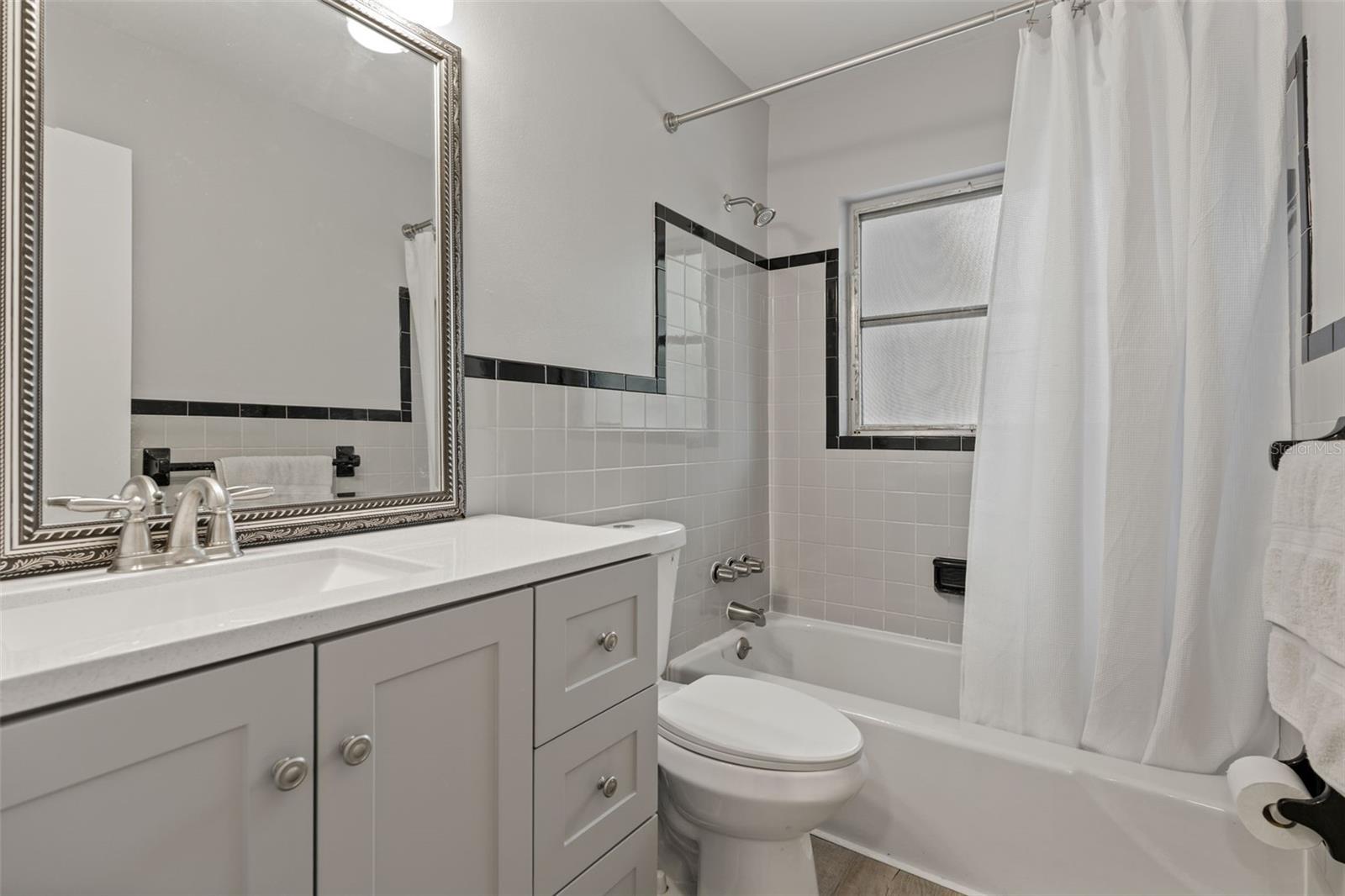 Image 25 of 38 For 410 Daisy Lane