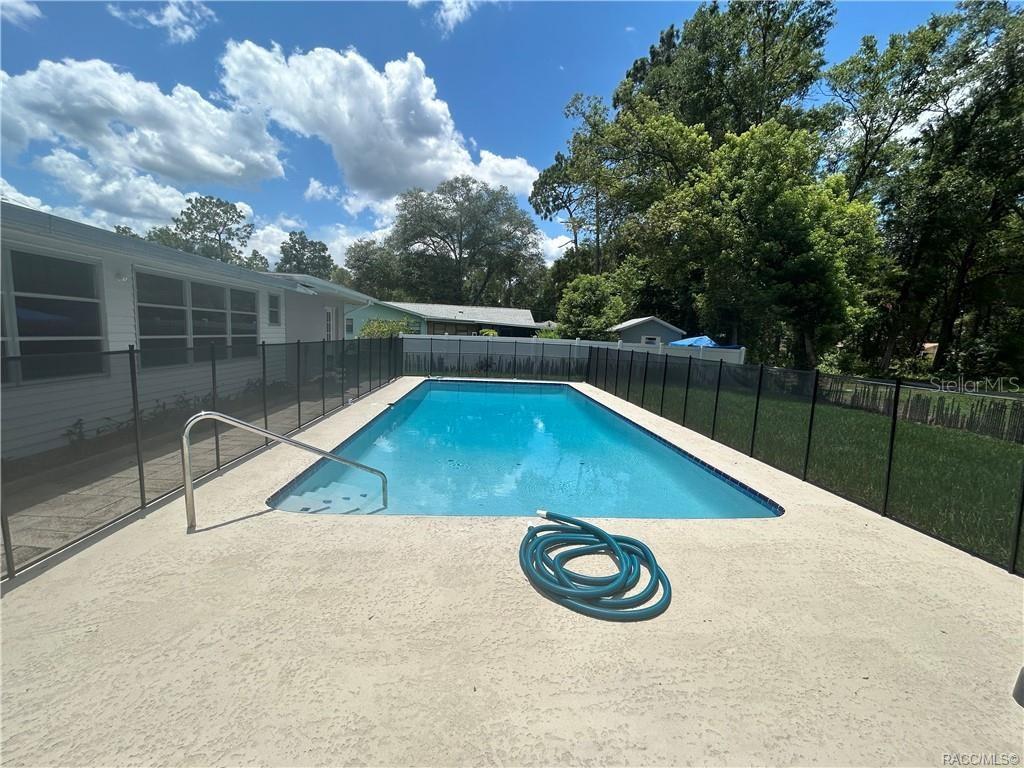 Image 30 of 38 For 410 Daisy Lane