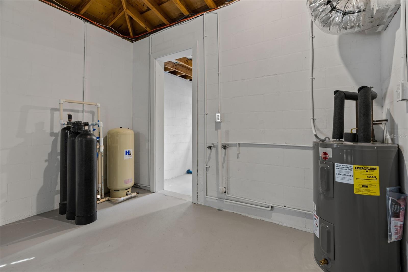 Image 35 of 38 For 410 Daisy Lane